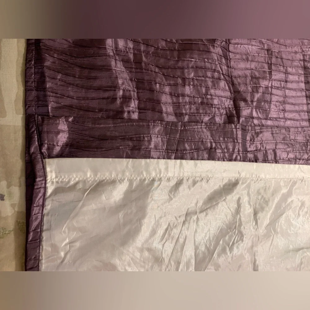 EUC Shower Curtain: Fully Lined, Hidden Rod Pockets, Horizontal Pintucking